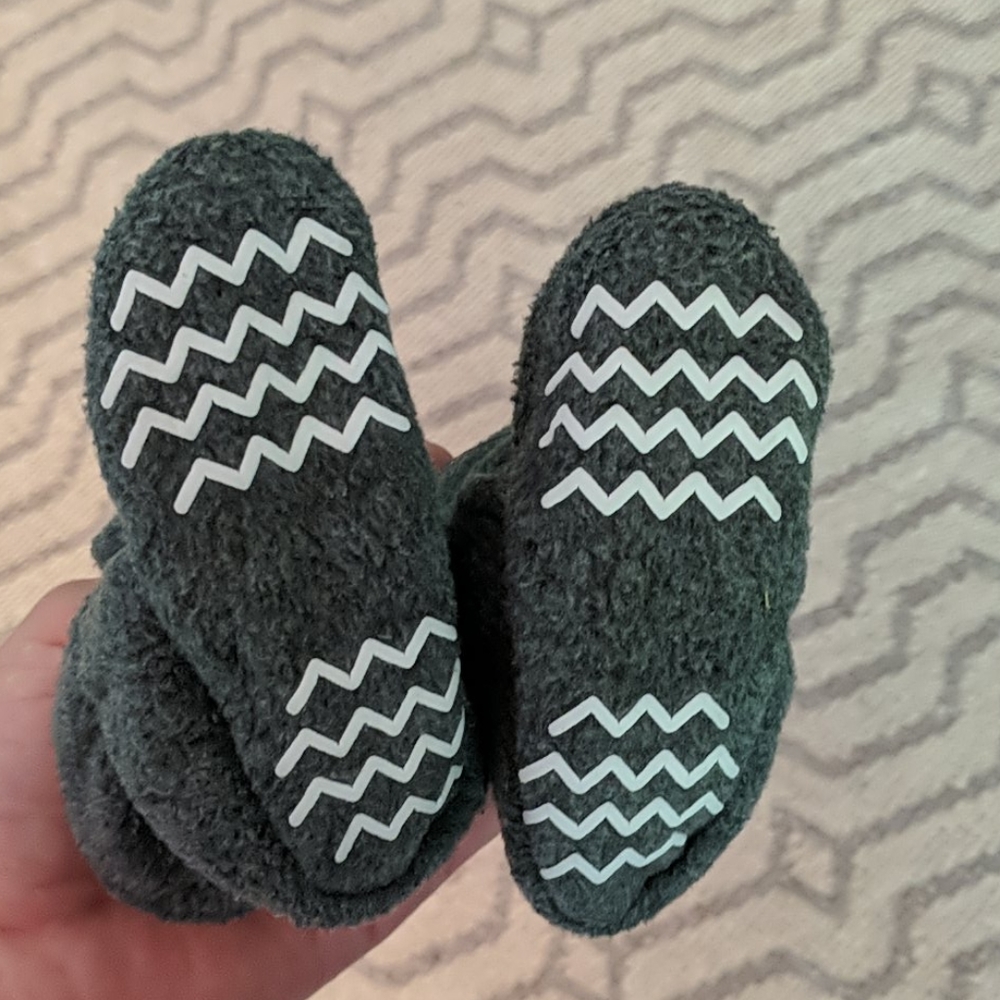 Newborn fleece booties - Picture 2 of 2